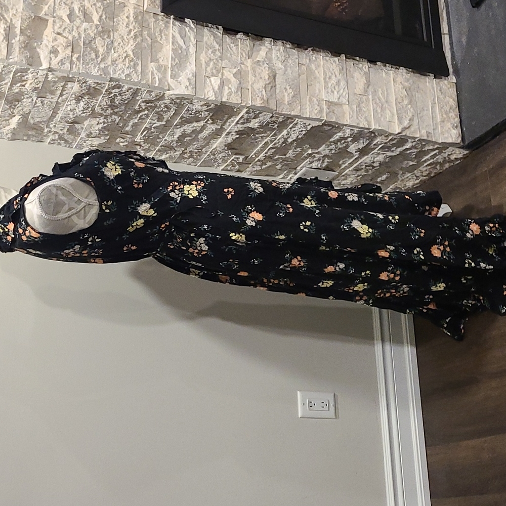 Apricot Floral wrap dress with ruffled front - Picture 5 of 8